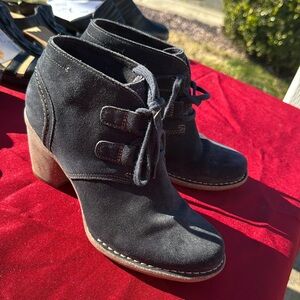 Clark’s lace up sued black ankle boots, nice condition, sued boots